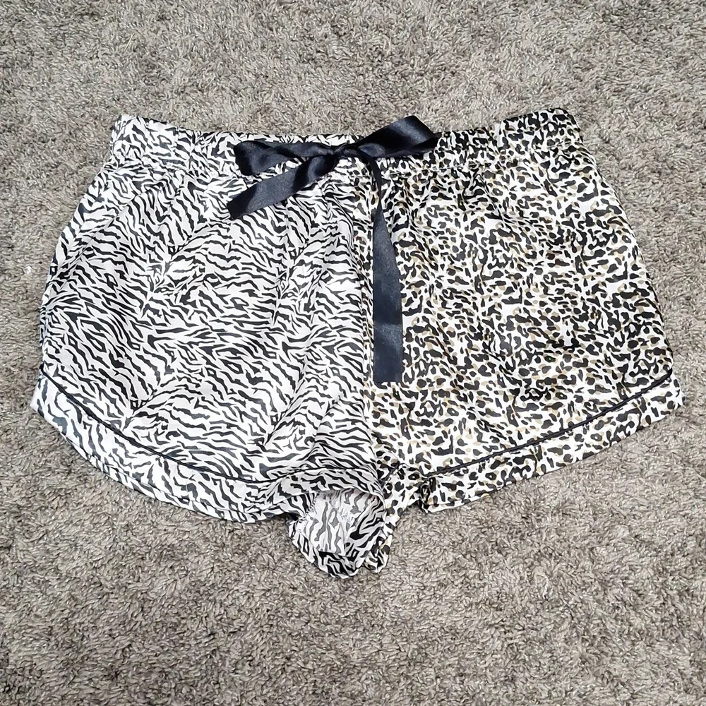 BB Dakota silky shorts pajama set - M - animal print - Picture 2 of 10